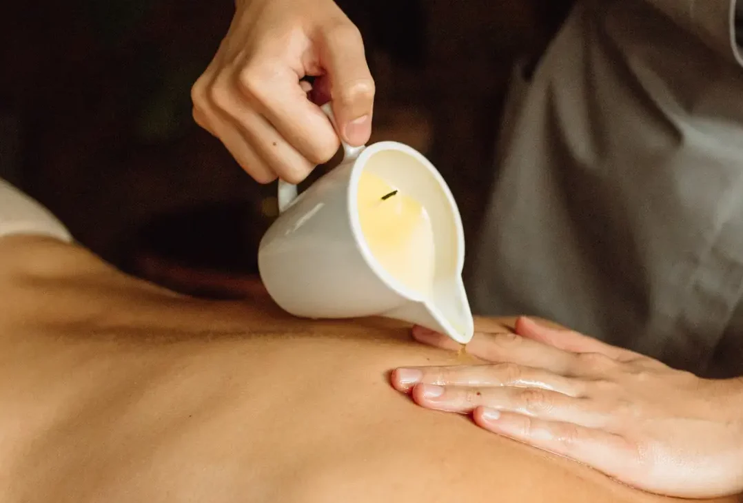 Masaz-swieca-aromaterapeutyczna-calego-ciala